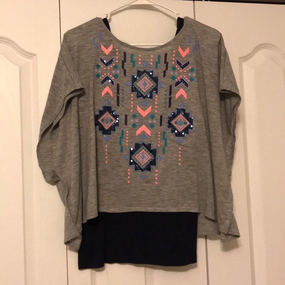 Flow he blouse with detaching tank top
